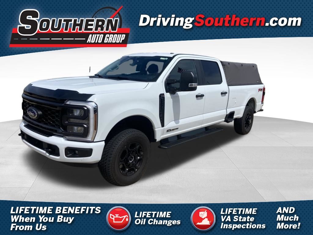 Oxford White 2025 Ford F-250 Super Duty Pickup Truck Four-Wheel Drive Automatic