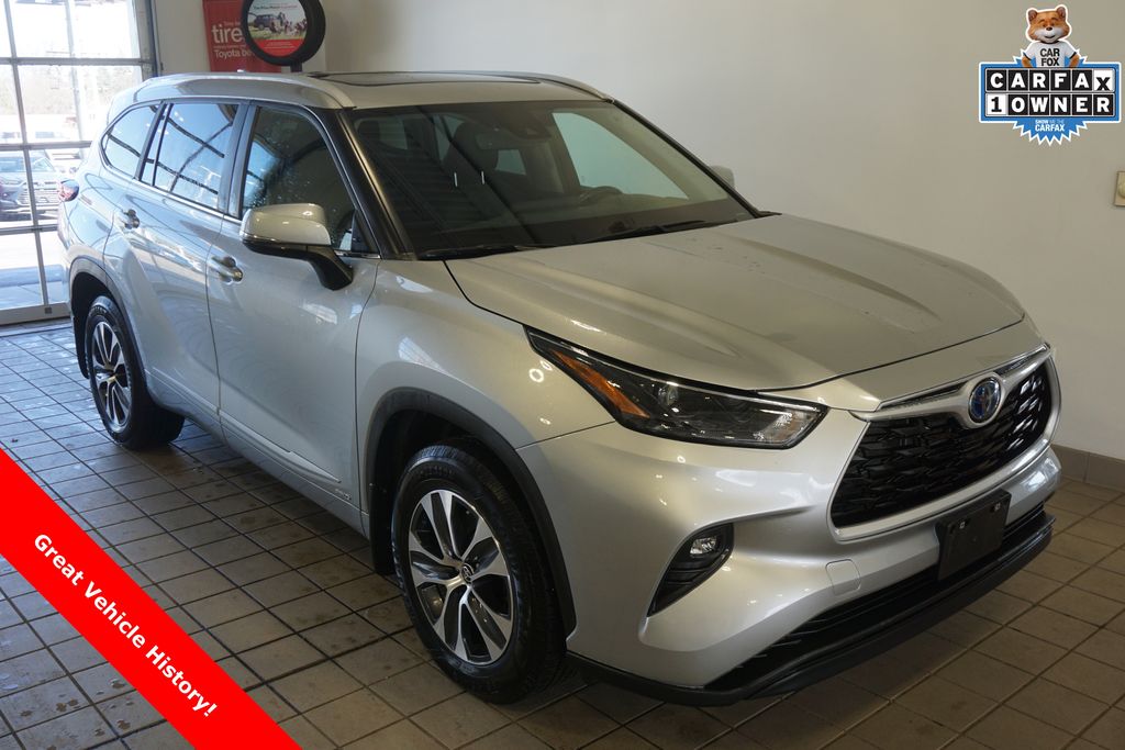Celestial Silver Metallic 2023 Toyota Highlander Hybrid XLE AWD SUV / Crossover All-Wheel Drive Continuously Variable Transmission