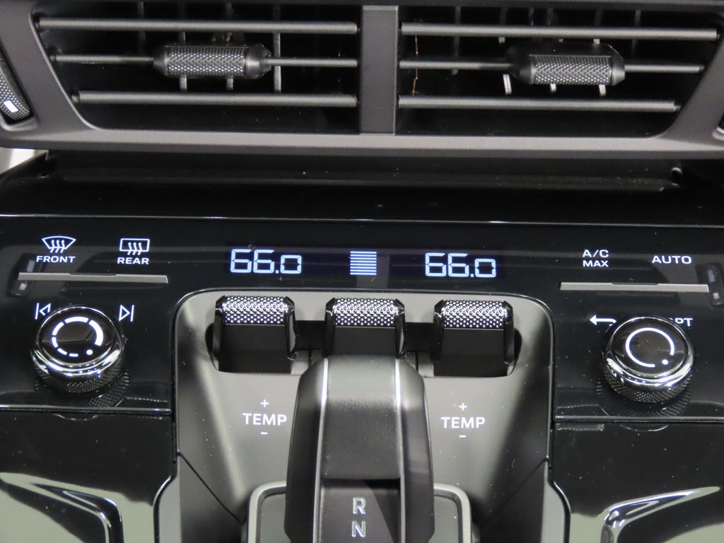 Thumbnail: 2025 Porsche 911 - 27