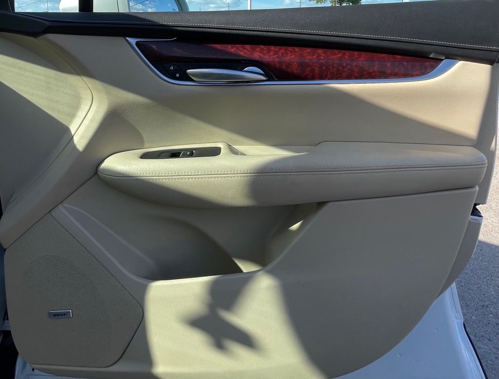 2019 Cadillac XT5 Luxury White at Cook Ford