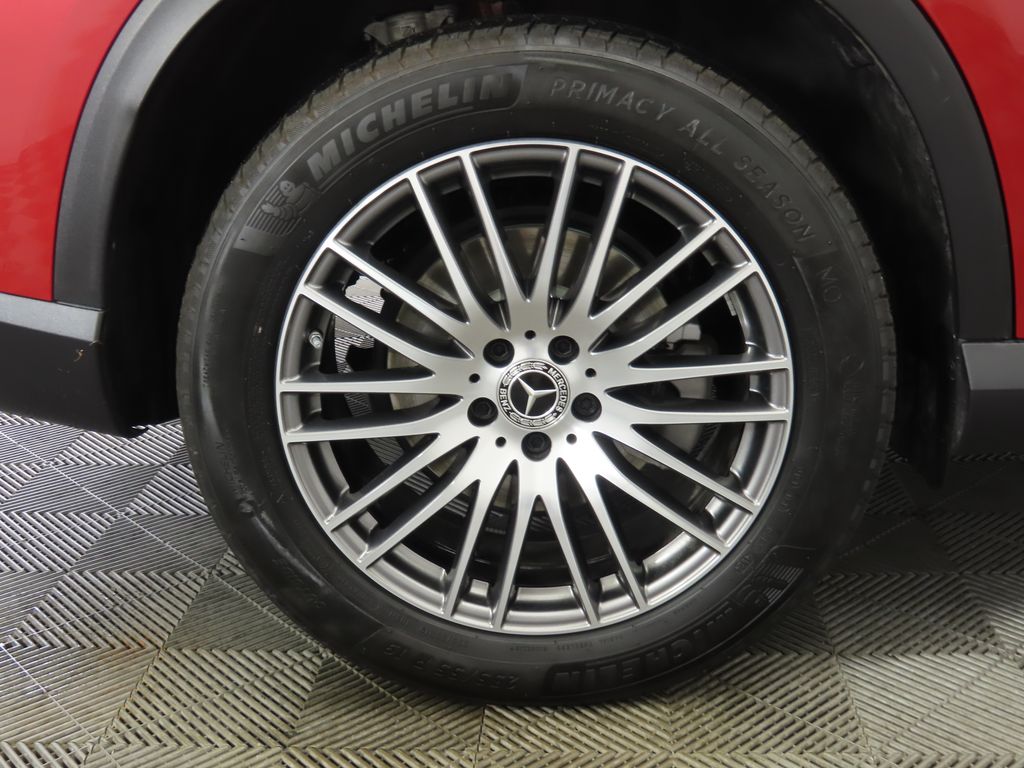 Thumbnail: 2025 Mercedes-Benz GLC - 32