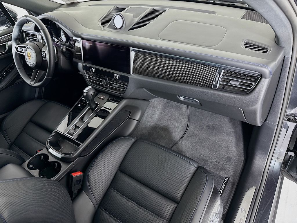 Thumbnail: 2023 Porsche Macan - 18