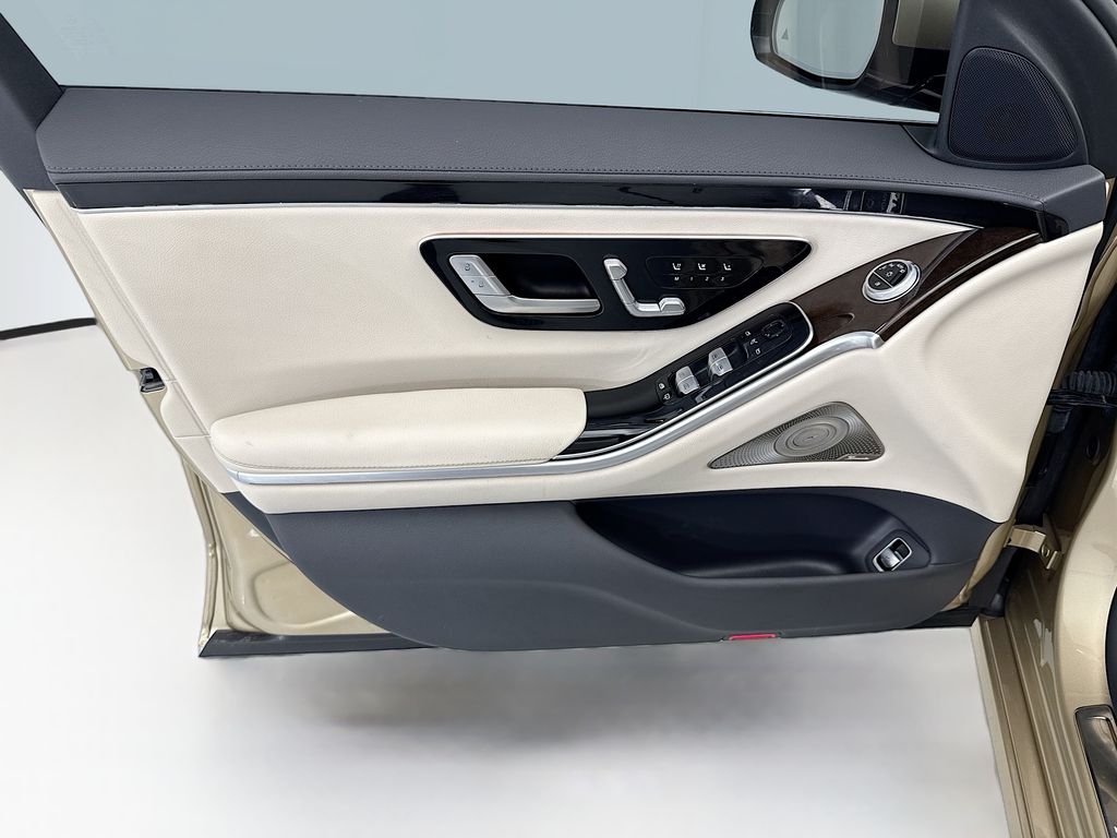 Thumbnail: 2023 Mercedes-Benz S-Class - 23