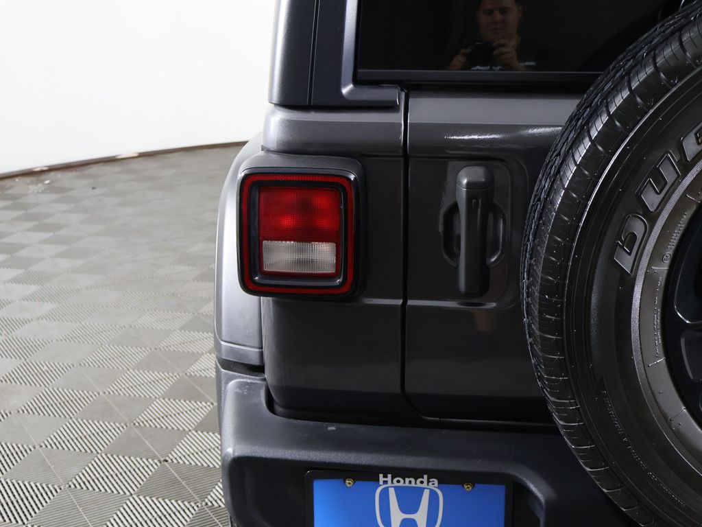 Used 2023 Gray Jeep Altitude image 13