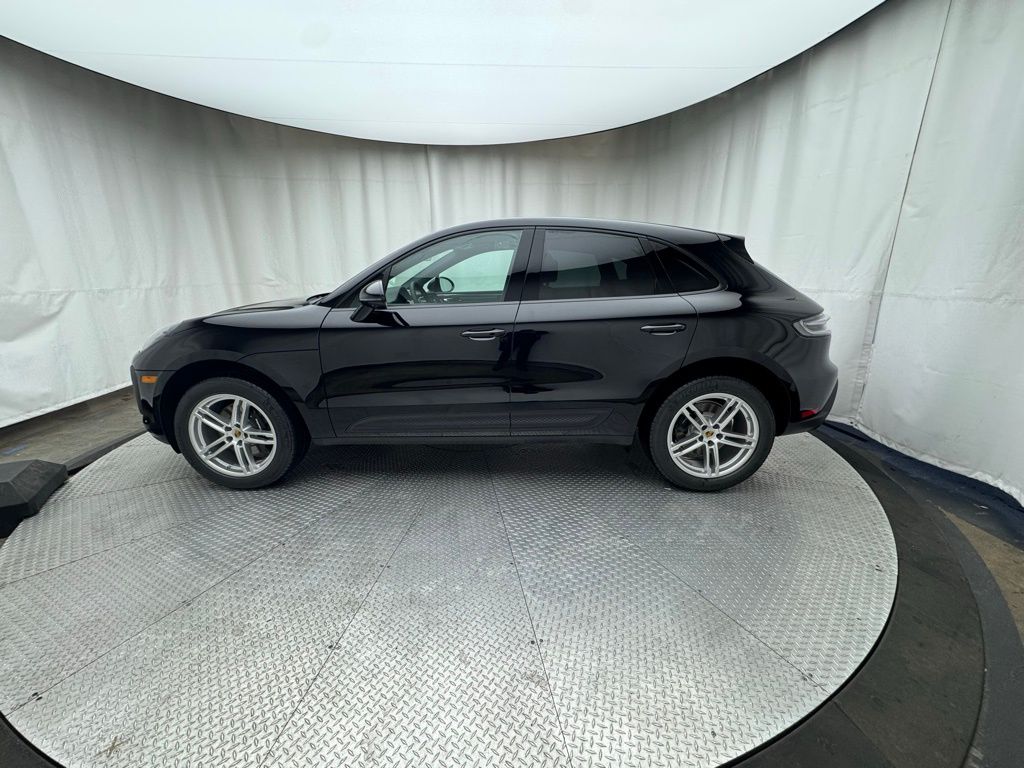 Thumbnail: 2025 Porsche Macan - 2