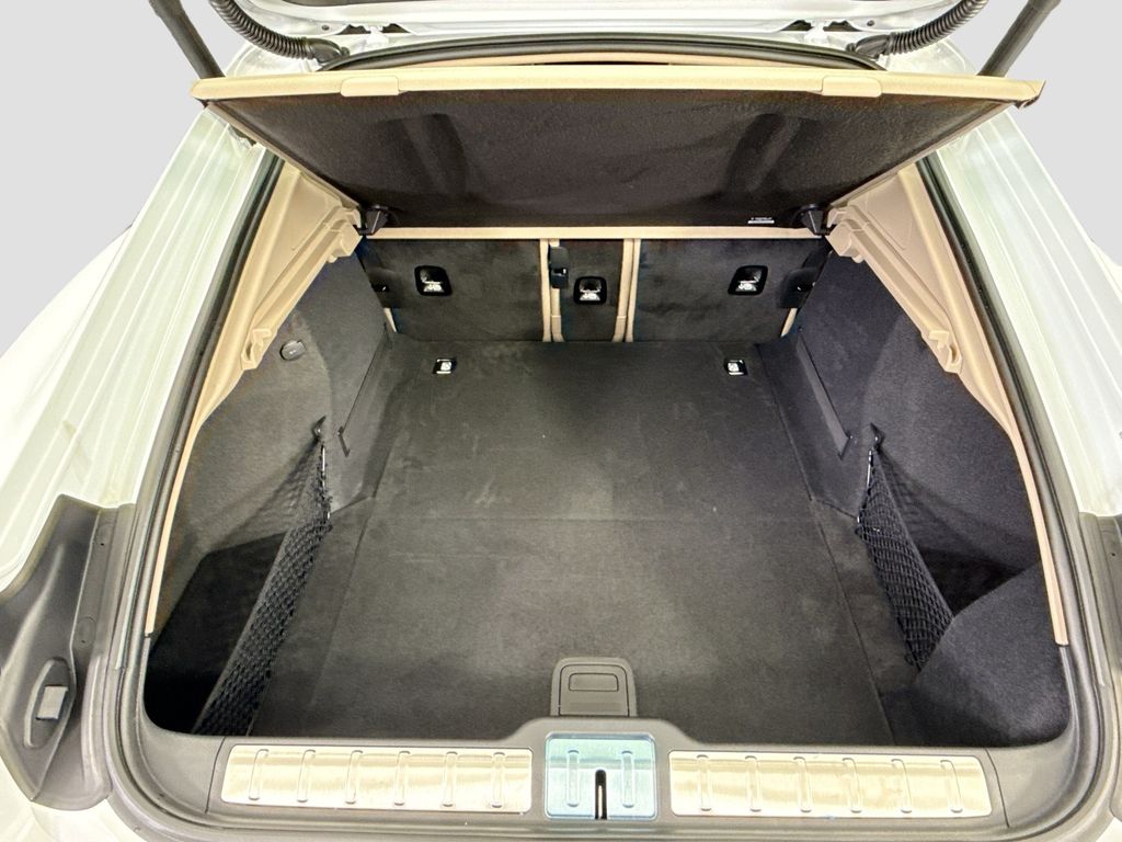 Thumbnail: 2026 Porsche Panamera - 29