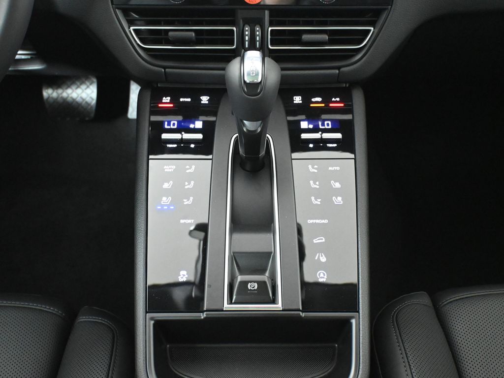 2024 Porsche Macan  27