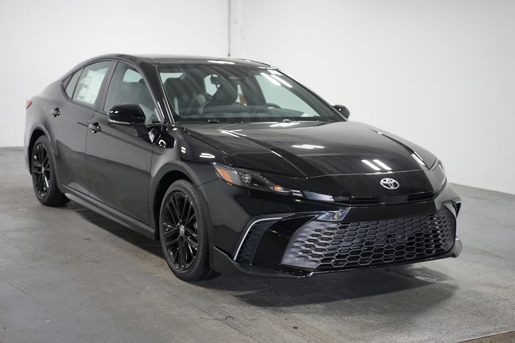 2025 Toyota Camry SE 3