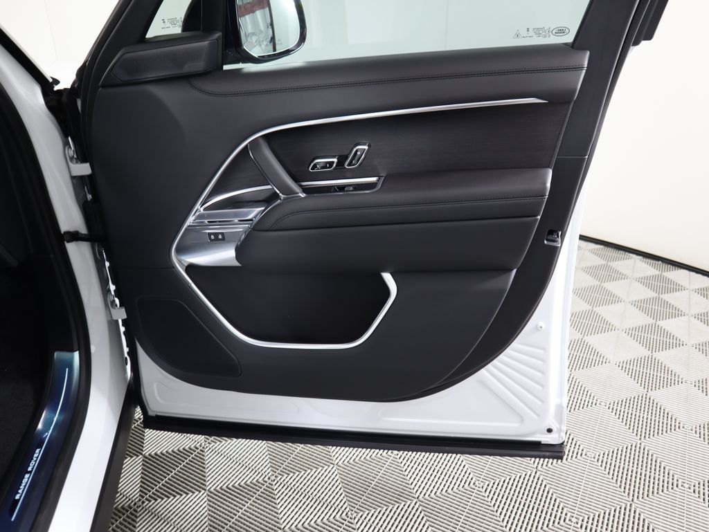 Thumbnail: 2025 Land Rover Range Rover - 26