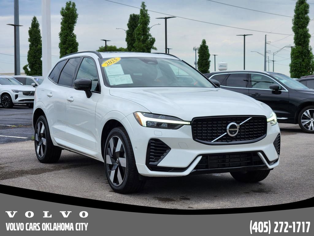 2025 Volvo XC60 Hybrid T8 Plus photo 2