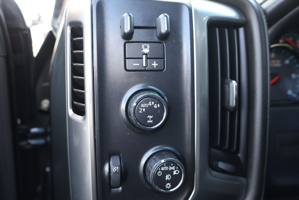 Thumbnail: 2017 Chevrolet Silverado 1500 - 19