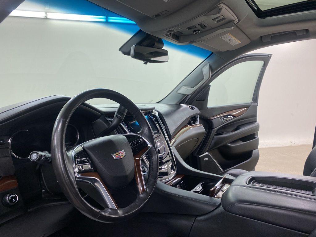 2020 Cadillac Escalade Luxury photo