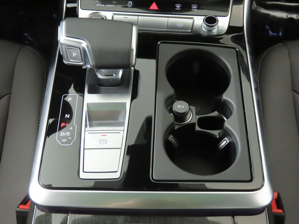 Thumbnail: 2025 Audi Q8 - 22