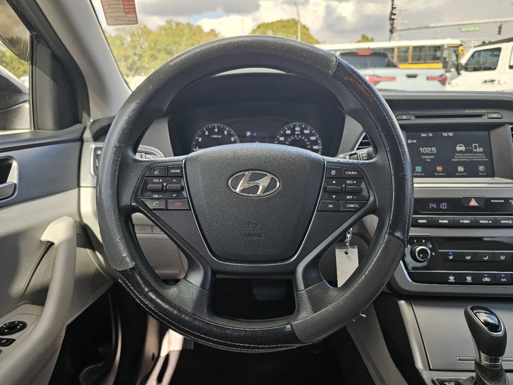 2017 Hyundai Sonata SE 12