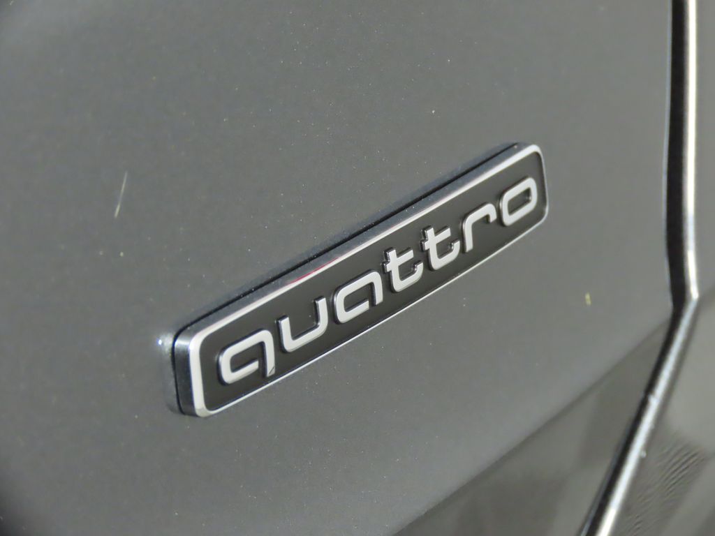 Thumbnail: 2025 Audi Q3 - 10