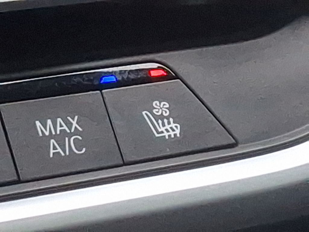 2021 BMW X5 M 26