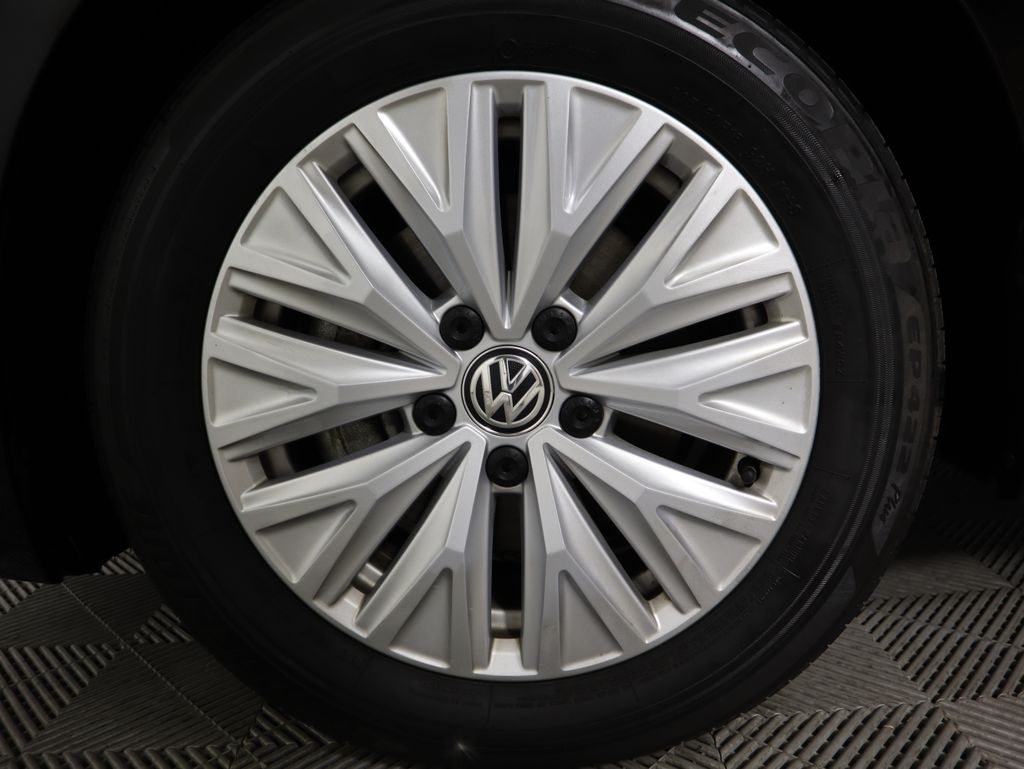 Thumbnail: 2019 Volkswagen Jetta - 31