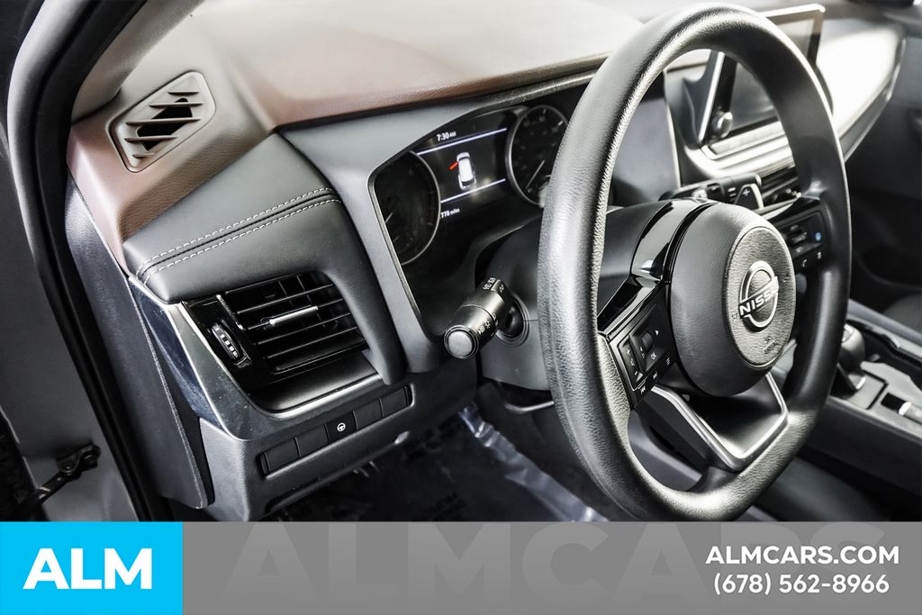Used 2022 Gray Nissan SV image 33