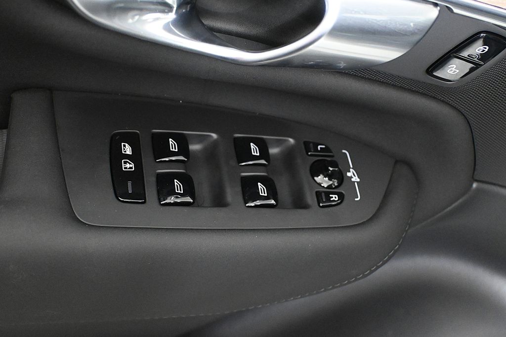 Thumbnail: 2025 Volvo XC90 - 29