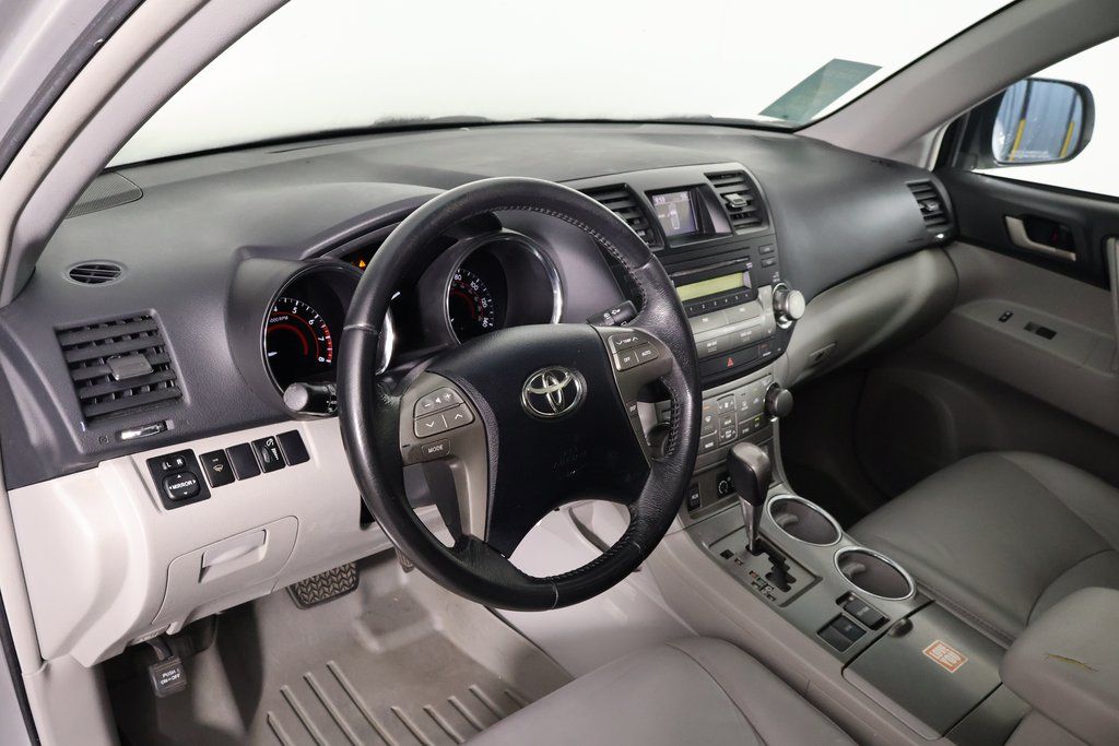 Thumbnail: 2010 Toyota Highlander - 7