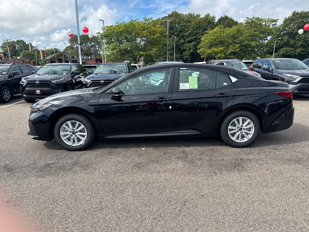 2025 Toyota Camry LE photo 4