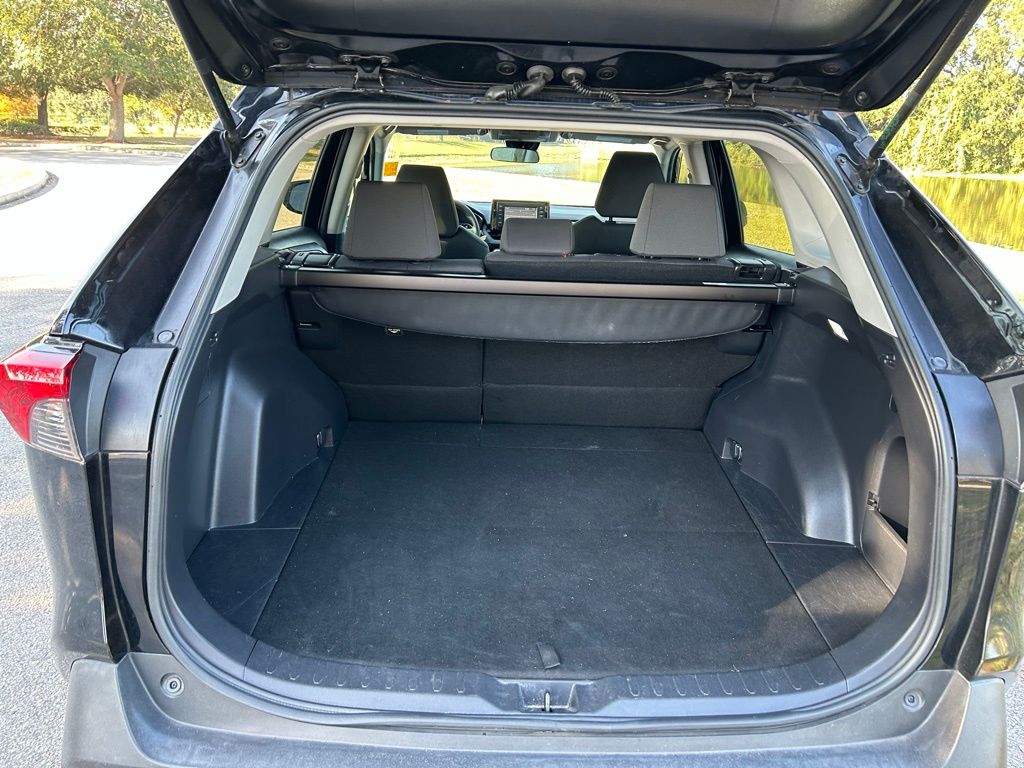 Thumbnail: 2021 Toyota RAV4 - 10