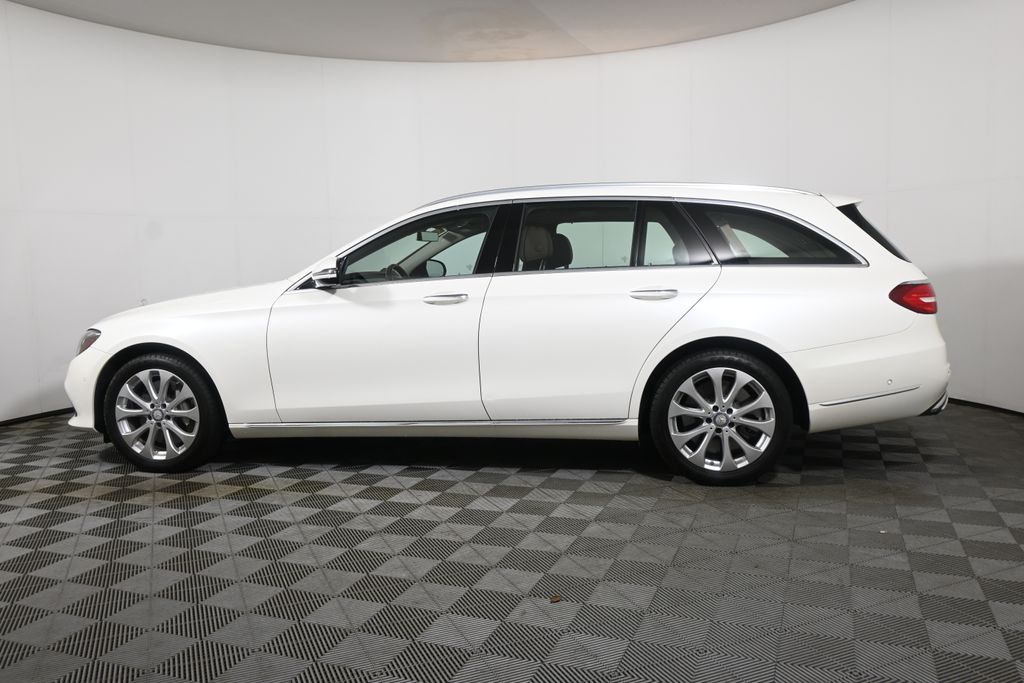 Thumbnail: 2017 Mercedes-Benz E-Class - 2