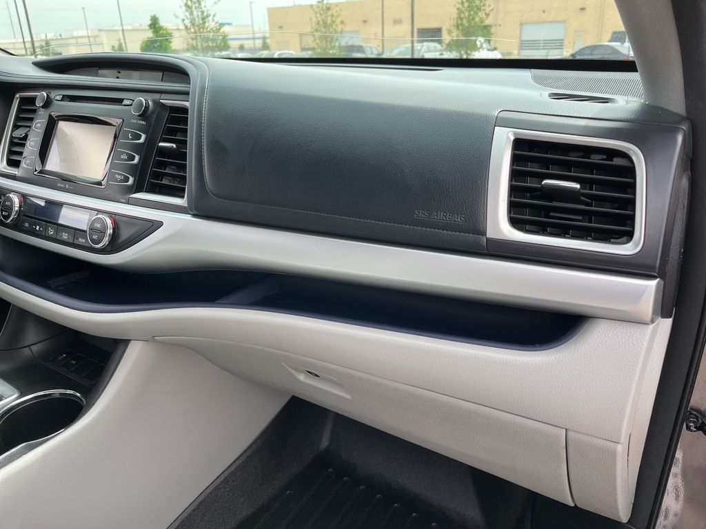 2015 Toyota Highlander  29