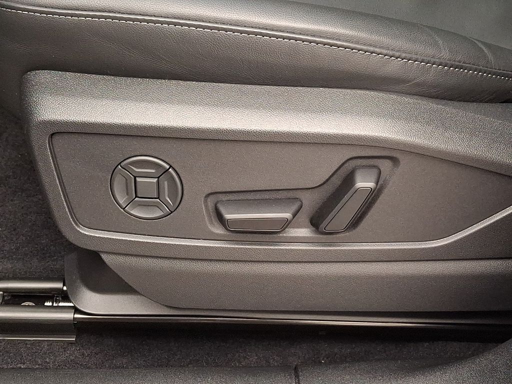 Thumbnail: 2025 Audi Q5 - 25