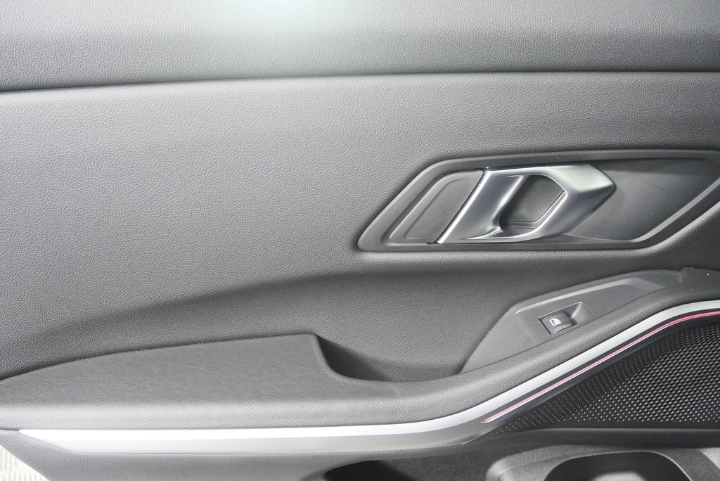 Thumbnail: 2024 BMW 3 Series - 13