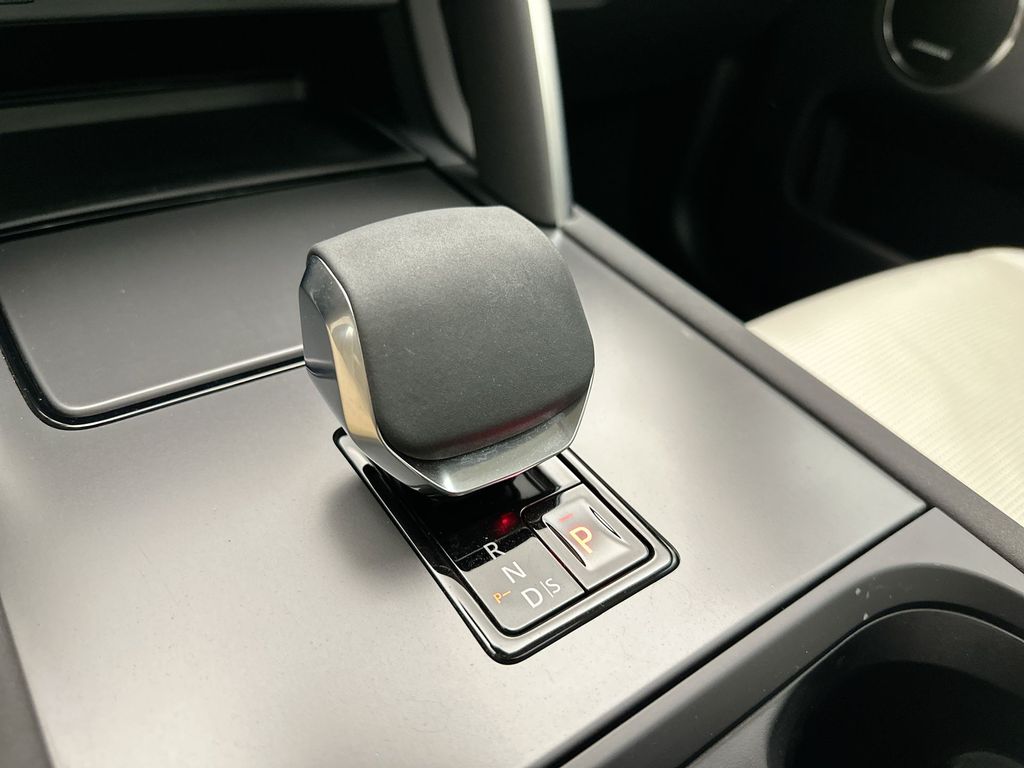 Thumbnail: 2024 Land Rover Discovery Sport - 12