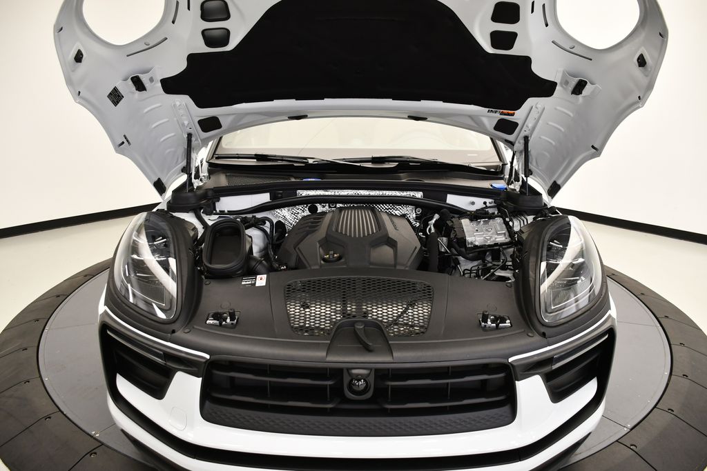 Thumbnail: 2025 Porsche Macan - 13