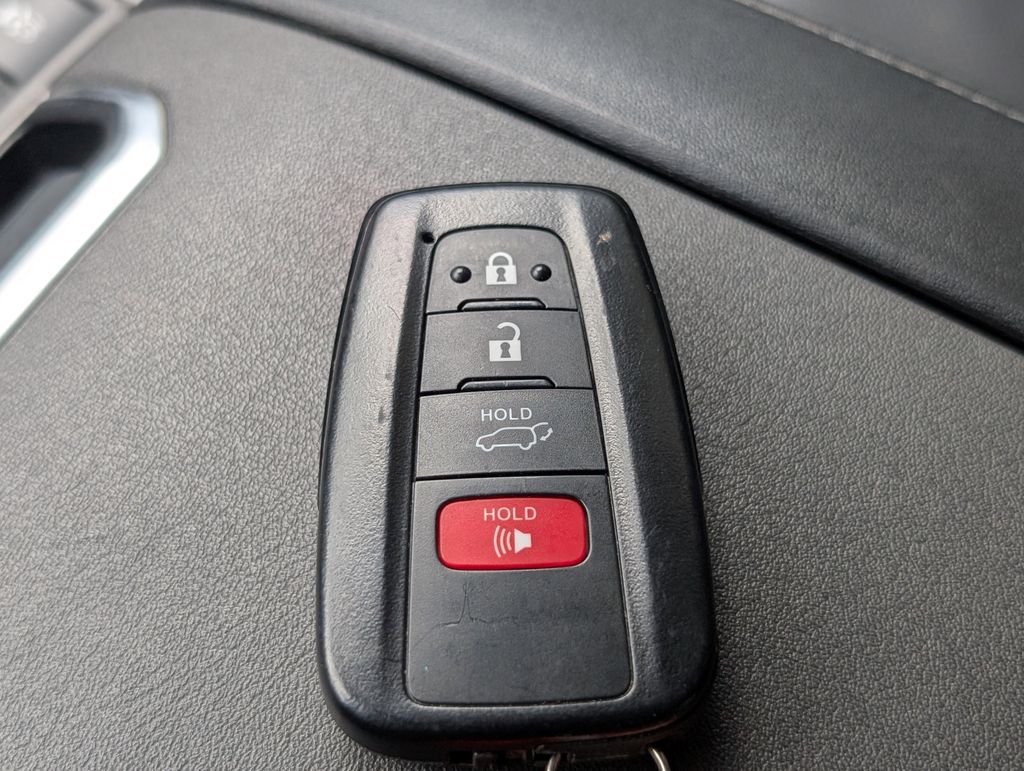 Used 2023 Toyota Highlander SUV