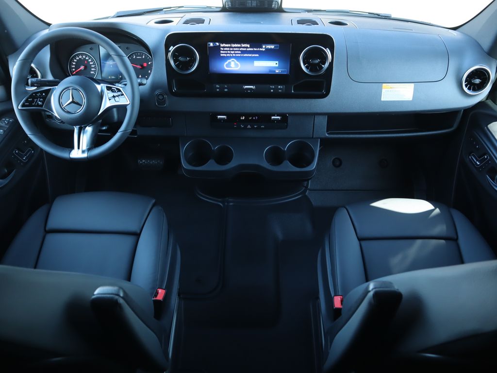 Thumbnail: 2025 Mercedes-Benz Sprinter - 14