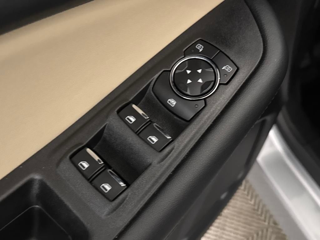 2022 Ford Edge SEL photo 11