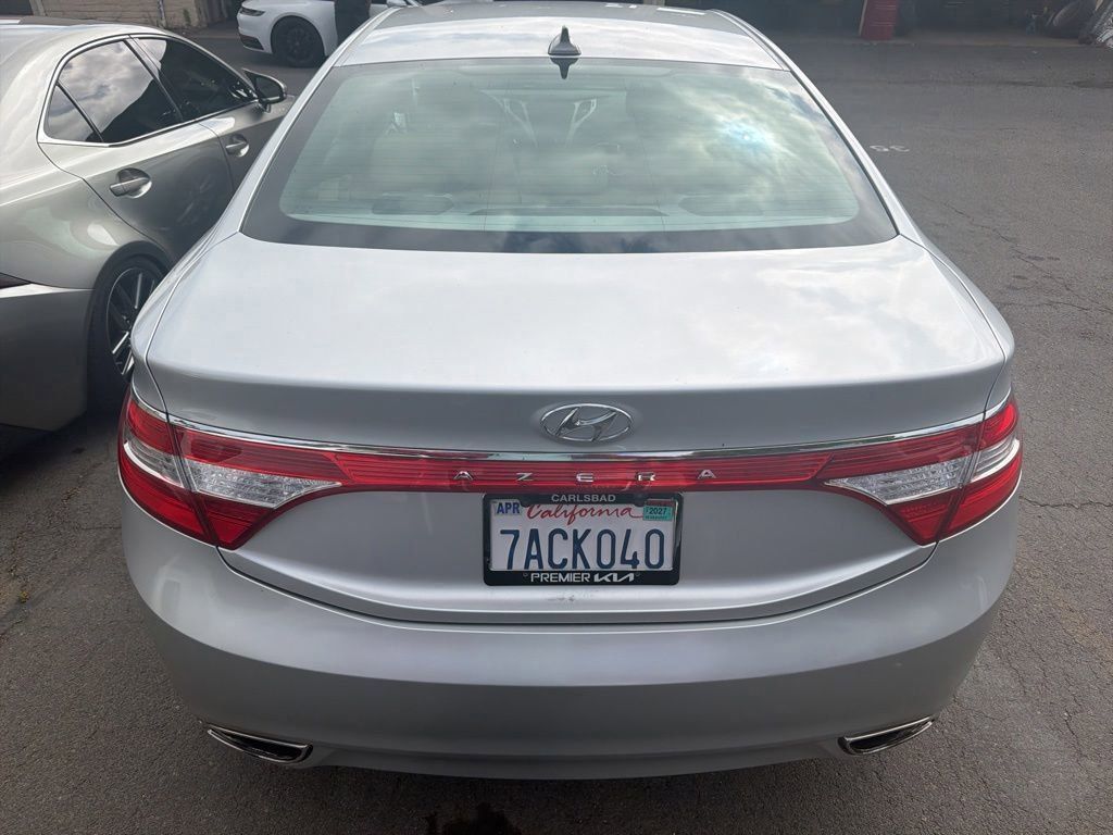 View vehicle photo 5