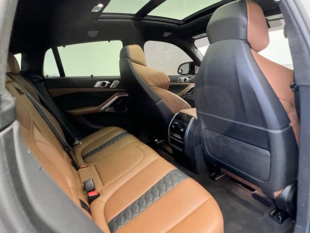 Thumbnail: 2022 BMW X6 - 8