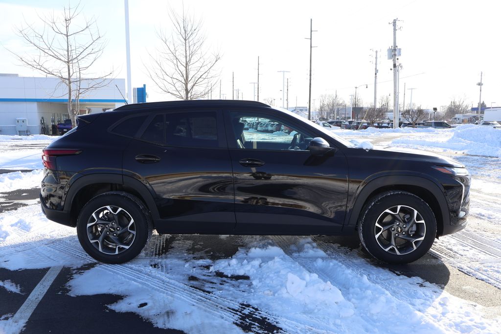 Thumbnail: 2026 Chevrolet Trax - 9