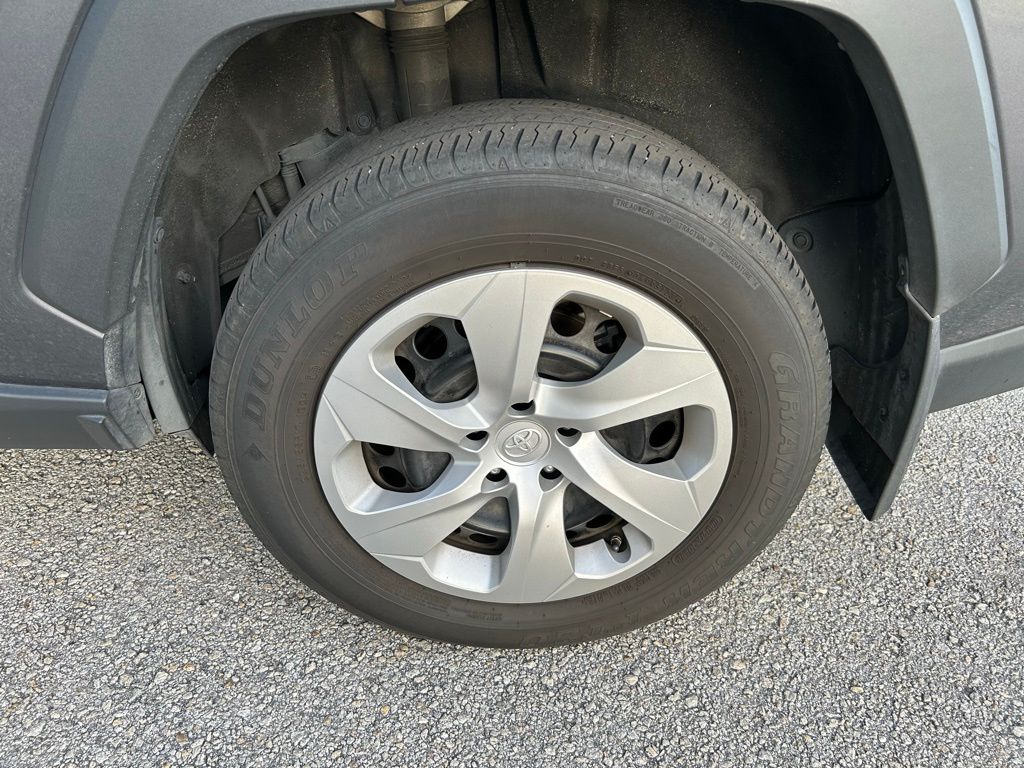 2024 Toyota RAV4 LE 9