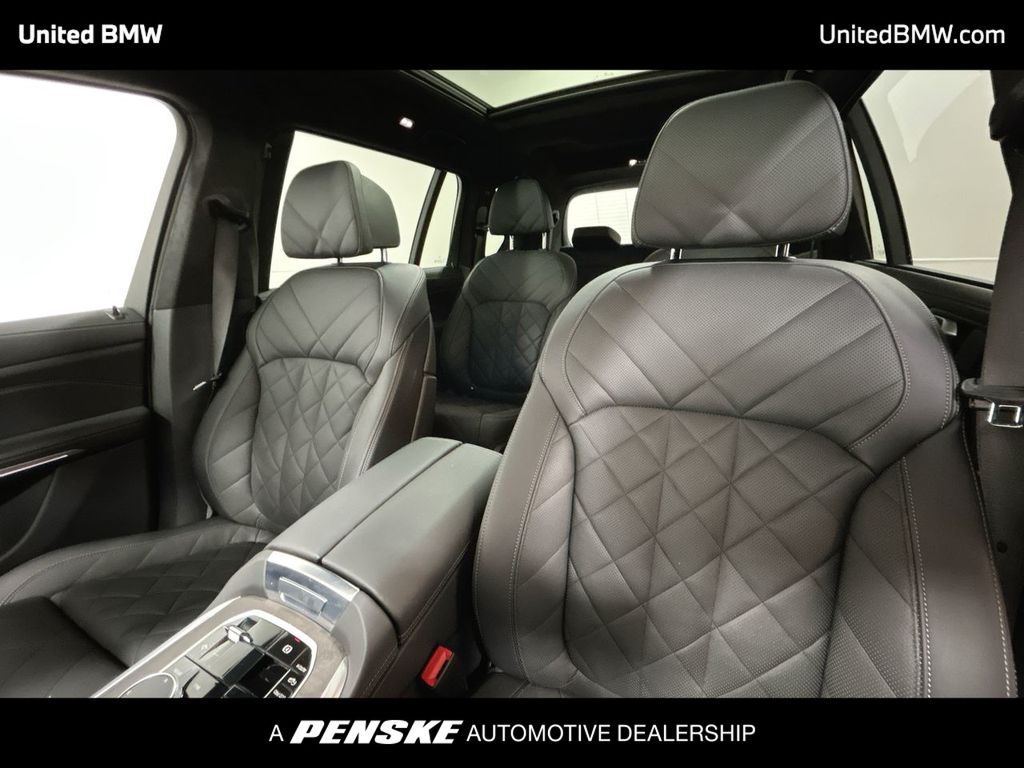 Thumbnail: 2025 BMW X7 - 13