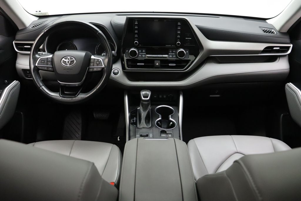 2021 Toyota Highlander XLE 24