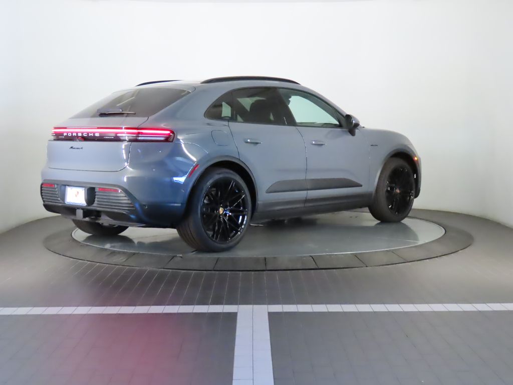 Thumbnail: 2025 Porsche Macan - 7