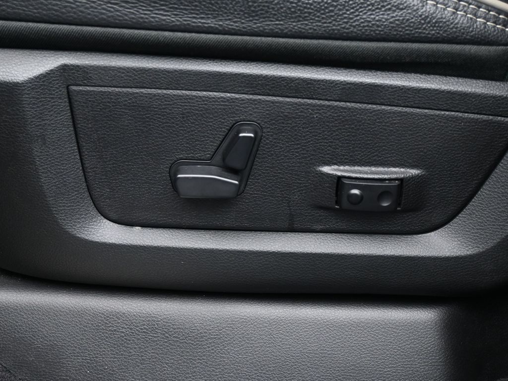 Used 2024 Billet Silver Metallic Clearcoat Ram Limited image 12