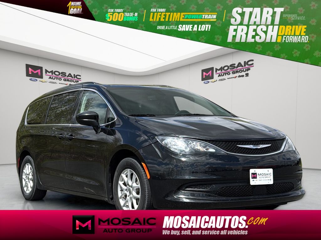 Brilliant Black Crystal Pearlcoat 2021 Chrysler Voyager LXi FWD Minivan Front-Wheel Drive 9-Speed Automatic