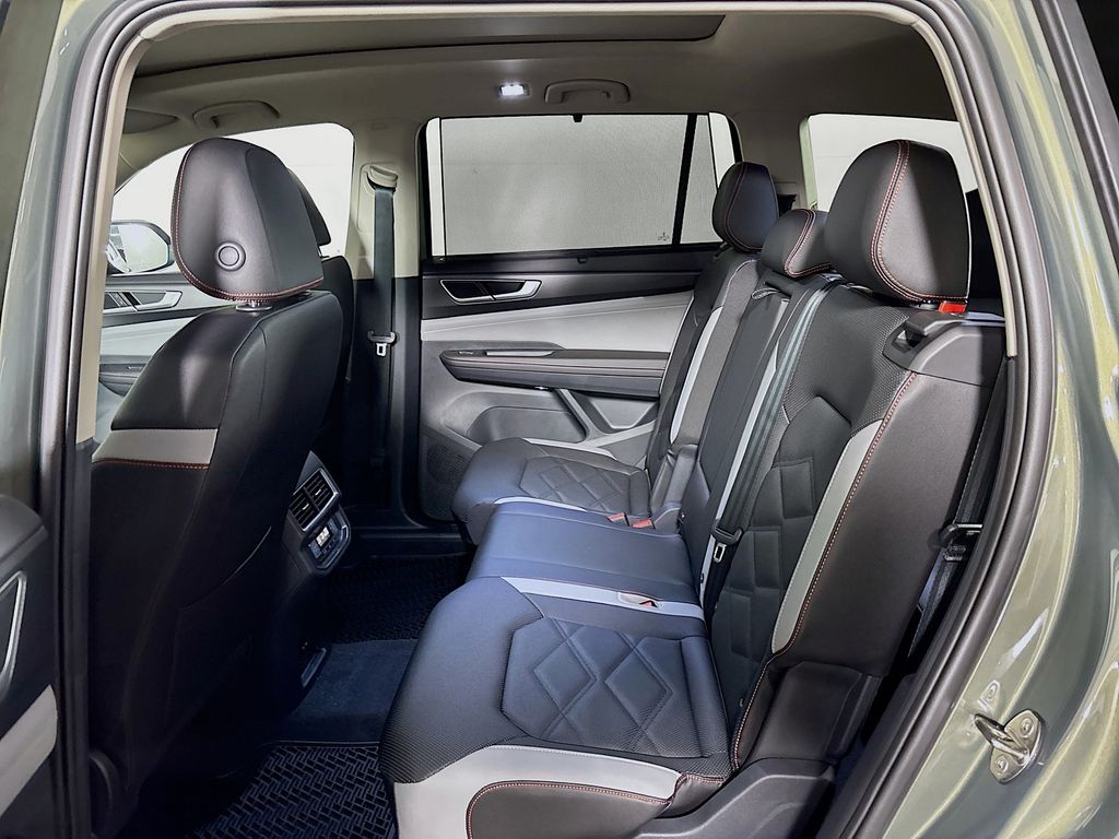 2025 Volkswagen Atlas 2.0T Peak Edition