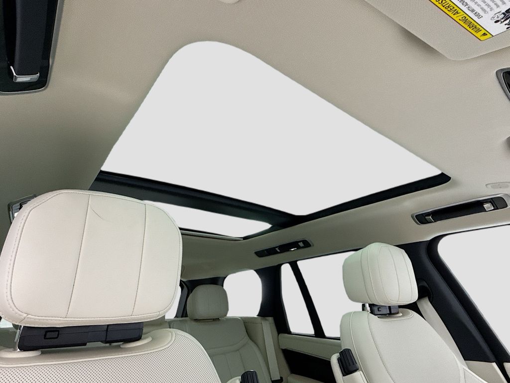 Thumbnail: 2026 Land Rover Range Rover - 16