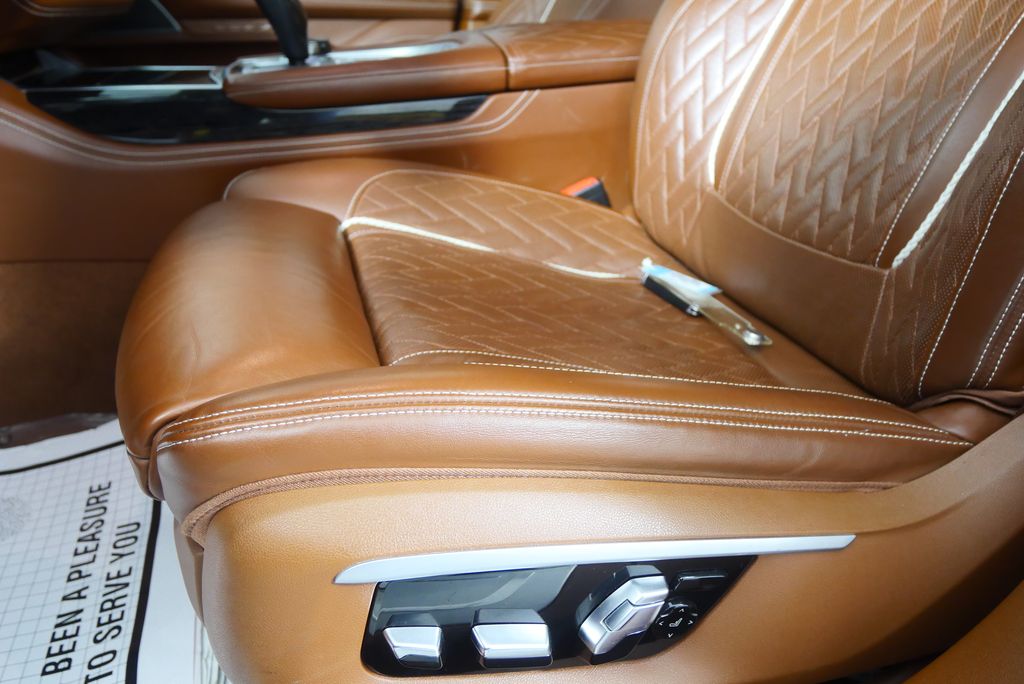 Thumbnail: 2021 BMW 7 Series - 10