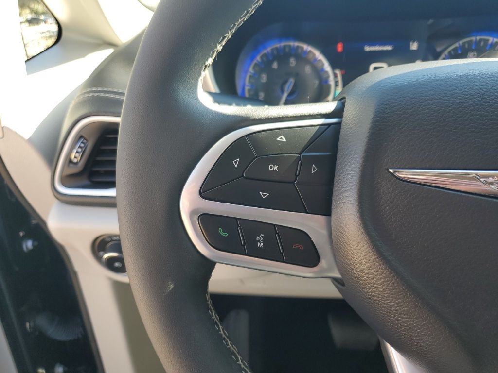 Used Car 2023 Chrysler Pacifica  Touring L For Sale Under $40,000 In Austin, Texas