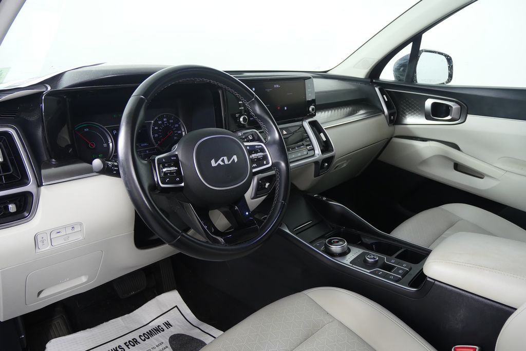 Thumbnail: 2023 Kia Sorento - 13