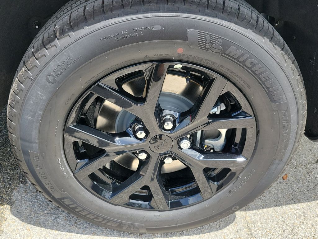 New 2026 White/off-white Jeep Laredo image 5
